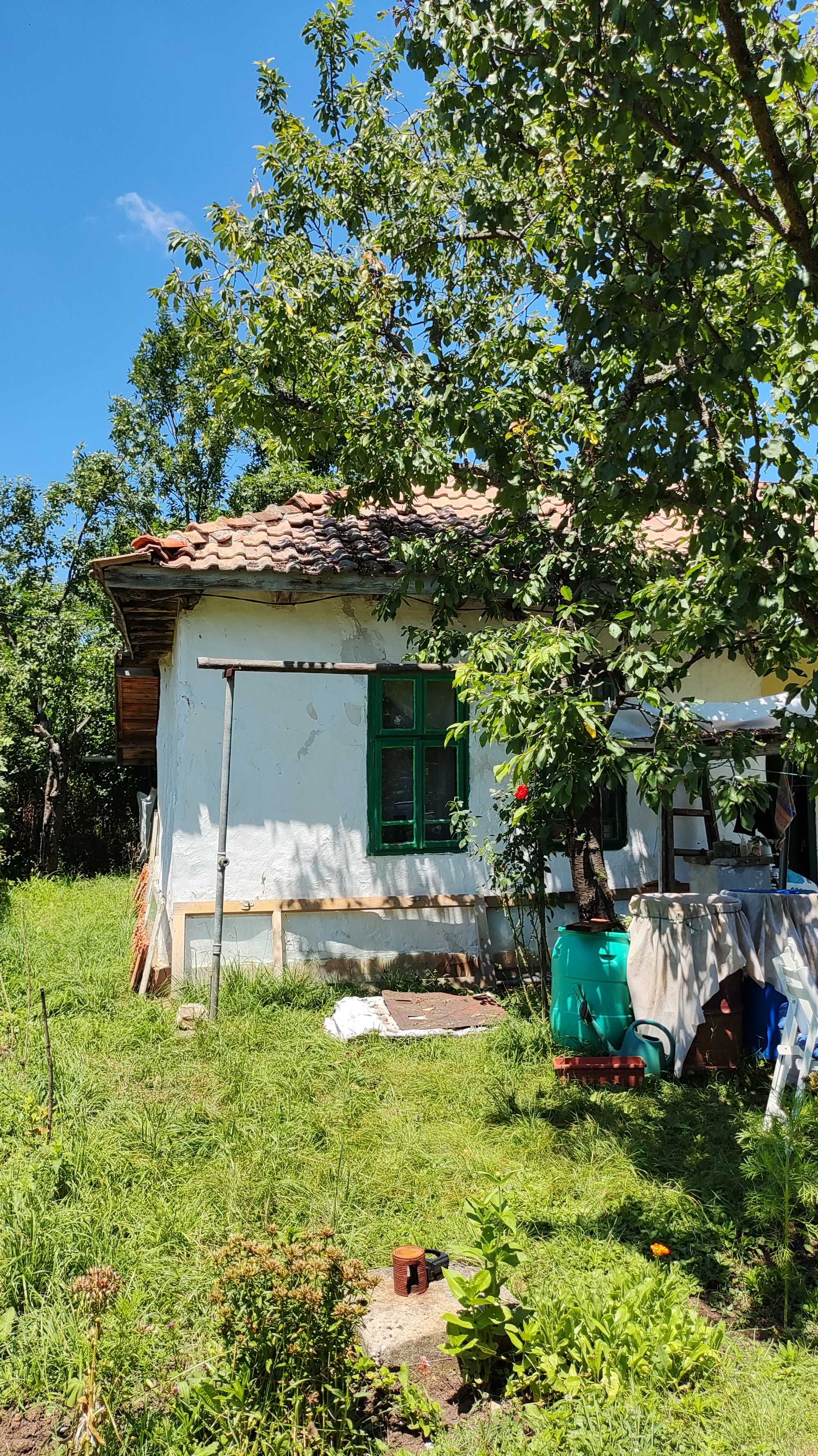 Къща (вила) на 55км. от София, село Букоровци