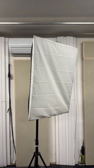 Lumina studio Hakutatz cu softbox