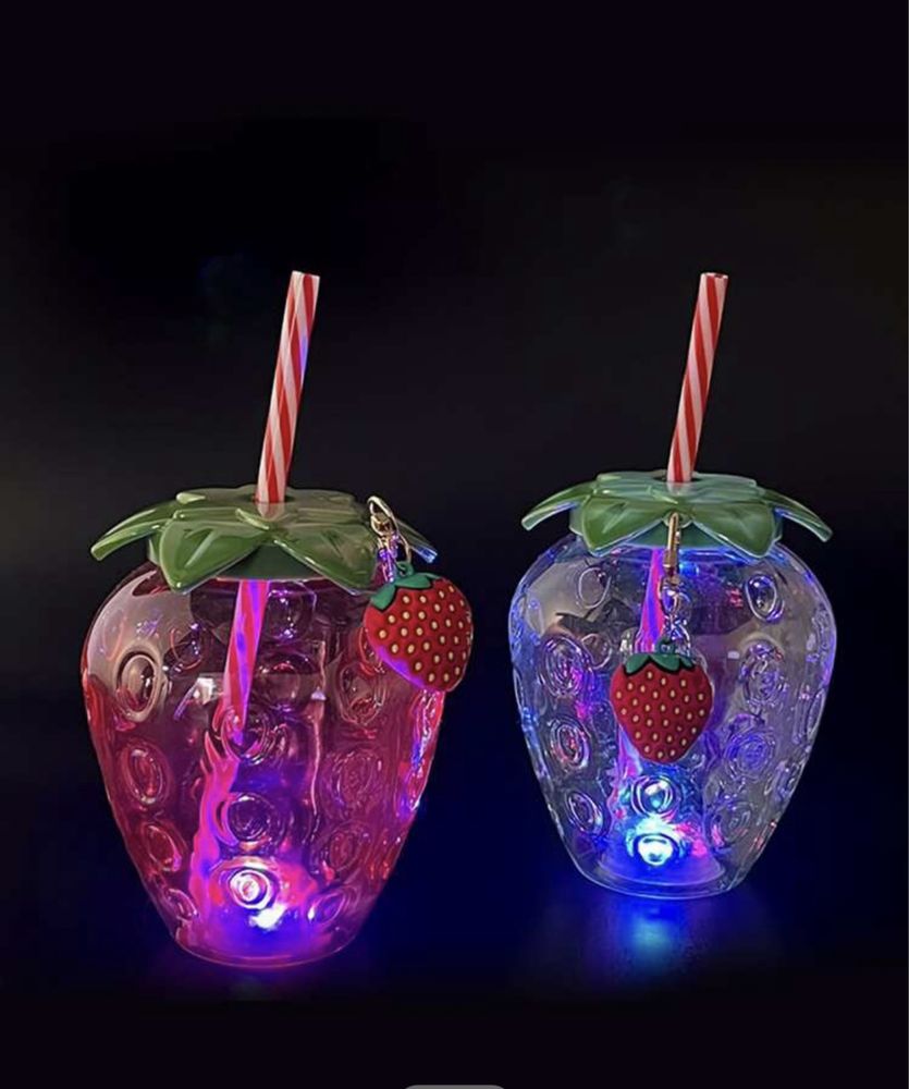 Чаши във формата на анимационно мече и ягода 8лв