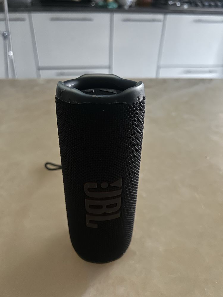 Продам безпроводную колонку jbl flip 6