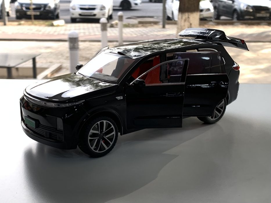 Modelka Lixiang 9 1:24