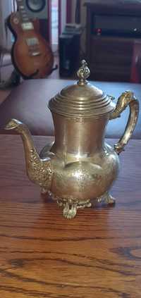 Посребрен викториански чайник закупен от Англия
