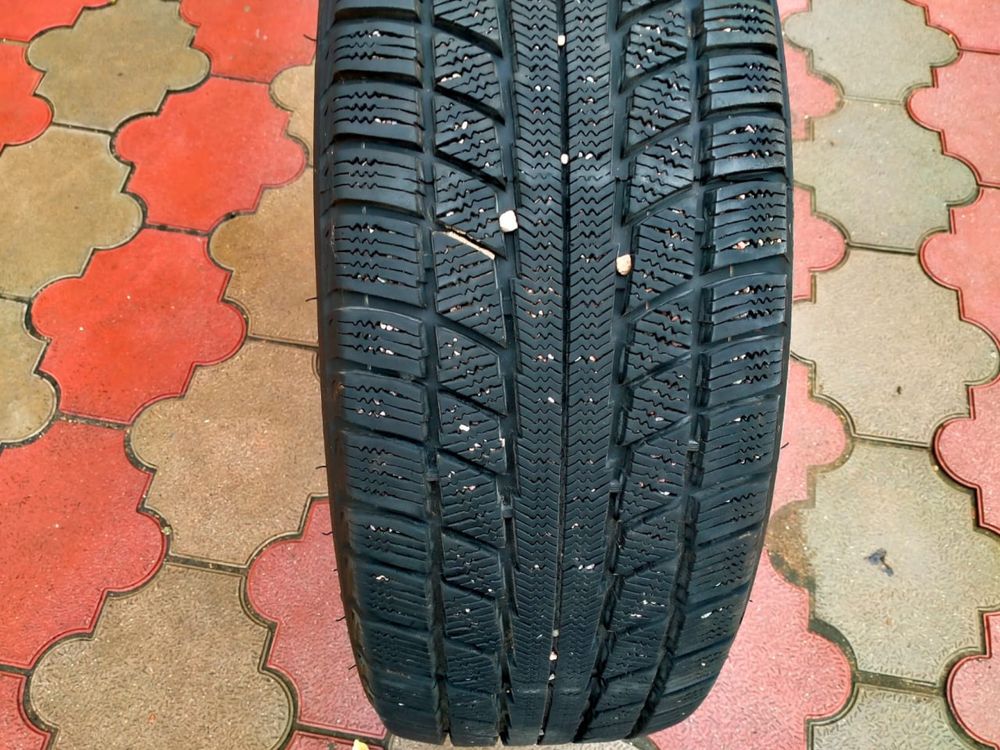 Продам шины Triangle 235/65 R17