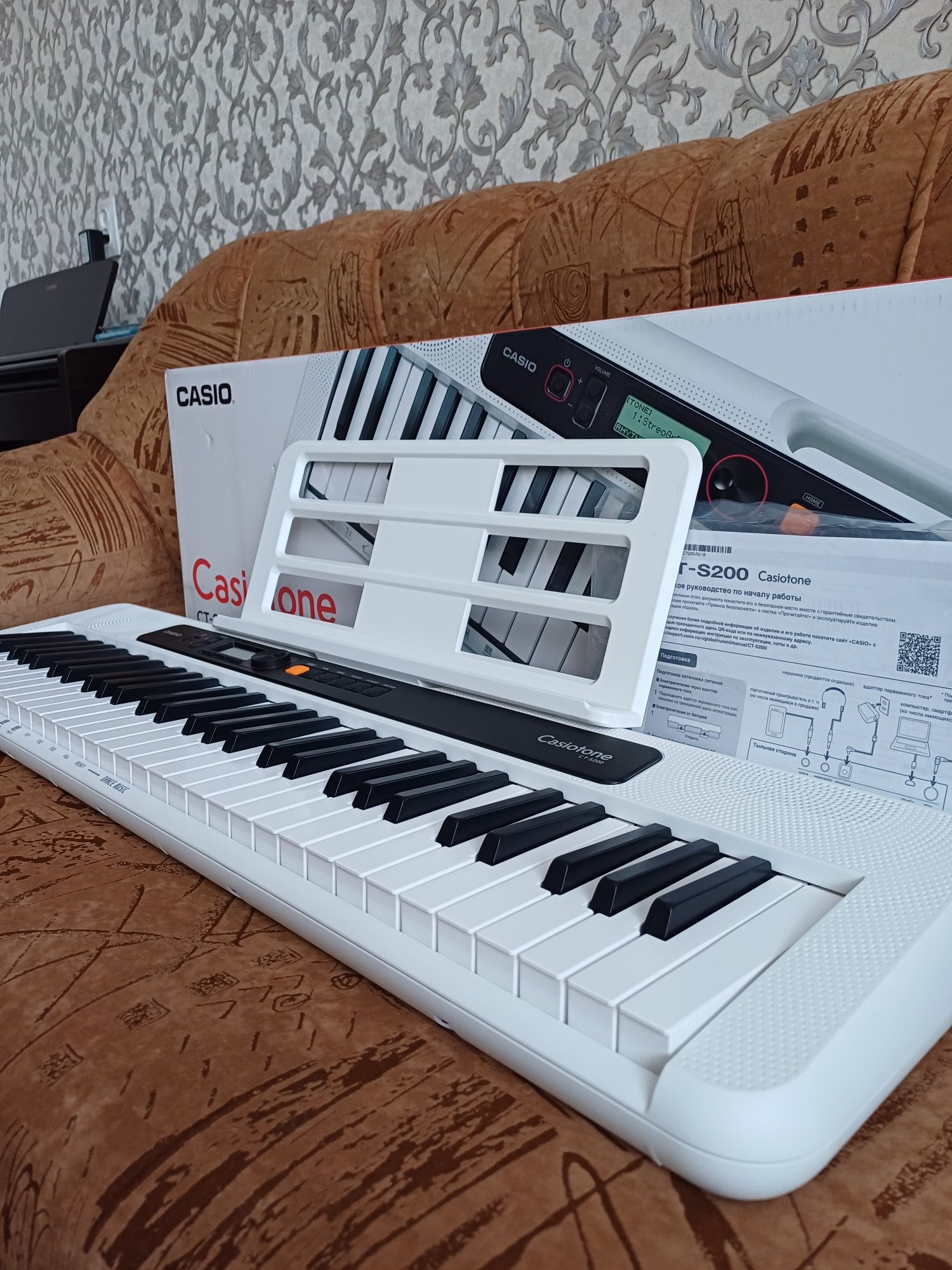 Синтезатор Casiotone CT-S200we