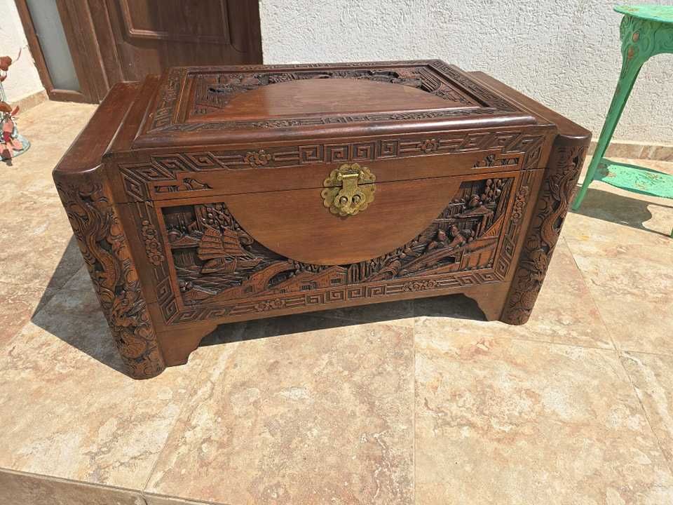 Lada de zestre veche sculptura deosebită,motiv orientala.