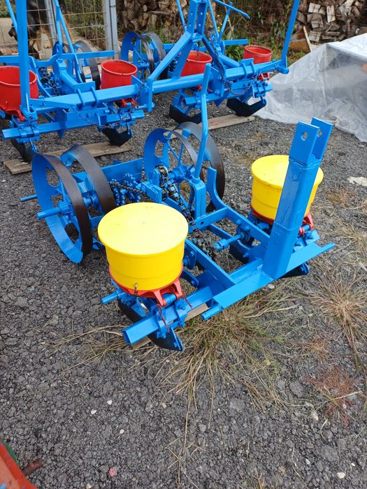 Semanatoare de porumb pe 2 si 4 randuri