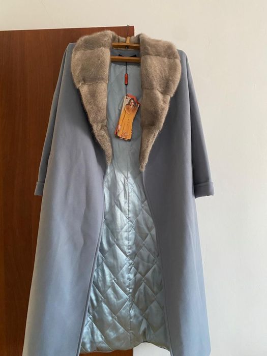 Пальто продается теплое