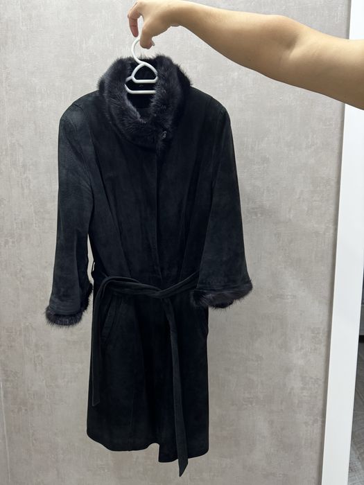 Продам демисезонную натуральнную замшевую дубленку