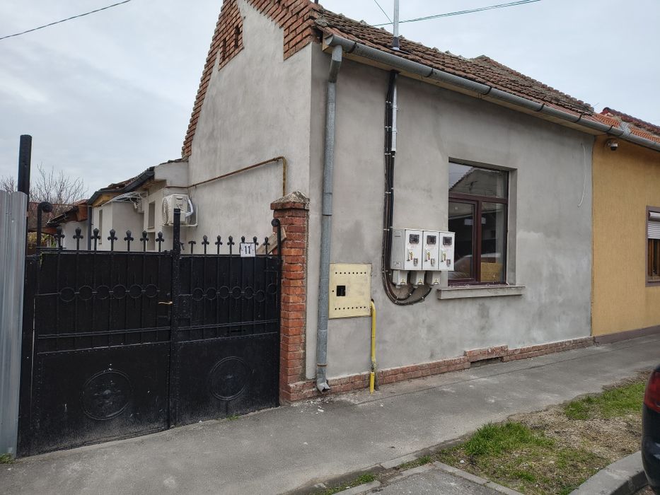 Ofer spre închiriere casa cu 2 camere