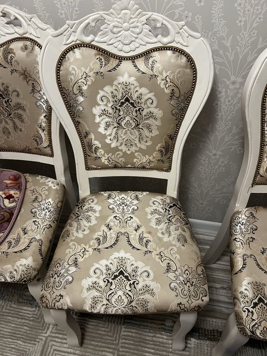 Продам стулья 8шт касественные не на клеи, а на шурупах