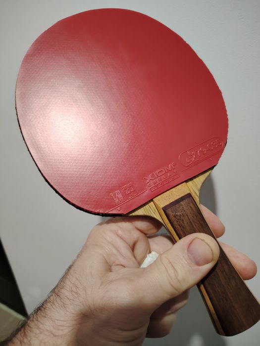 Paleta tenis de masa lemn OSP Ultimate 2 cu fete Xiom Omega V Tour.