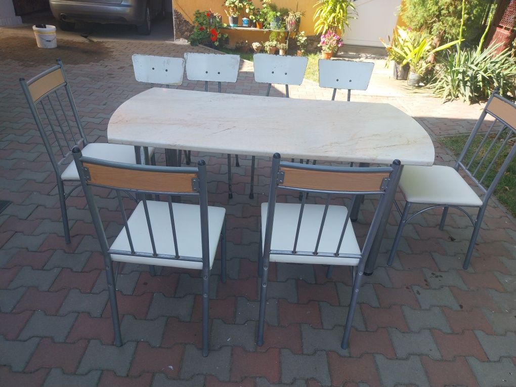 Vand masa cu scaune