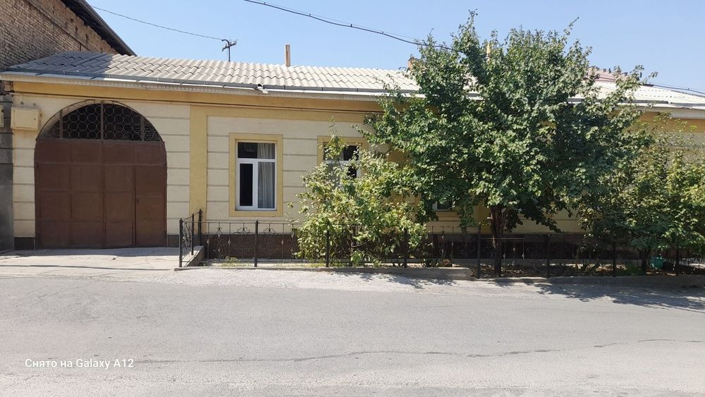 Uy joy sotiladi yer narhida 13.5 soth bolip ham sotiladi