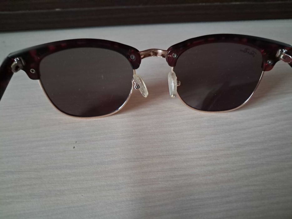 Vand ochelari de soare, zile innorate si simpli