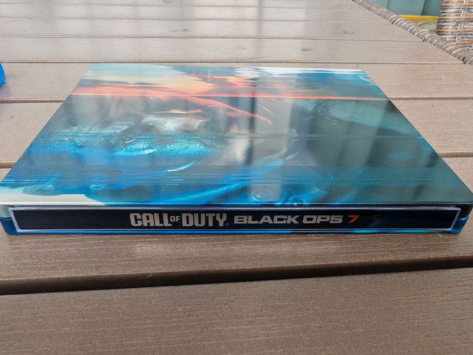 Call of Duty Black Ops 7 плюс метална кутия