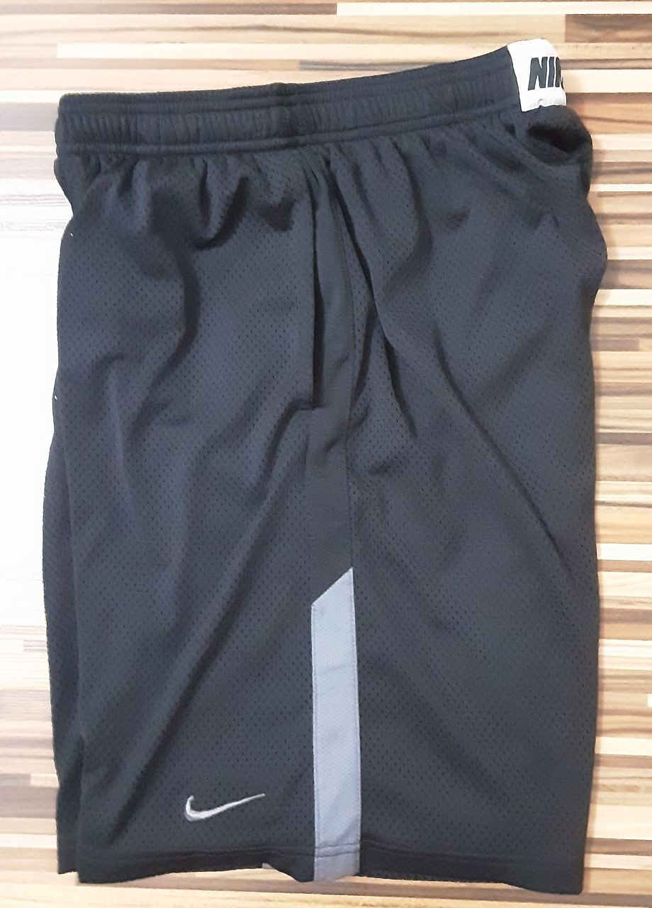 (L) NIKE оригинален панталон(39лв) и тениска (30)