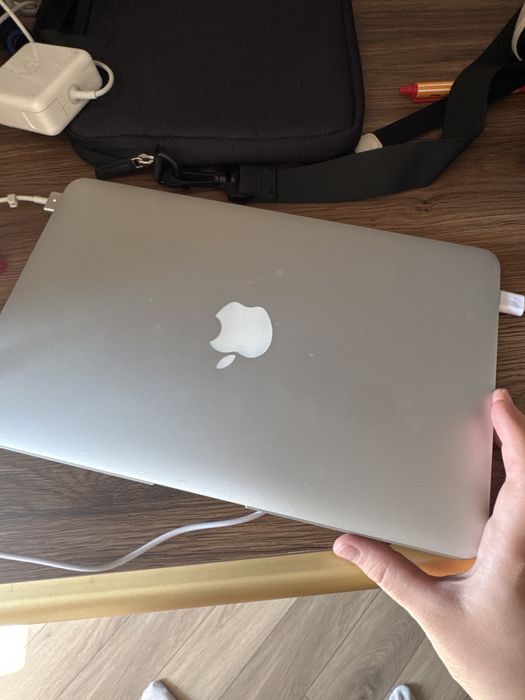 Macbook air 2012г