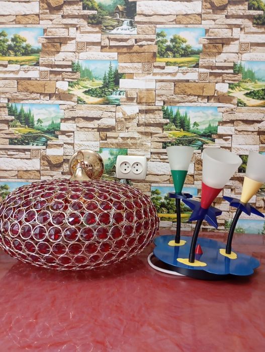 Красивые люстры , цена разная.