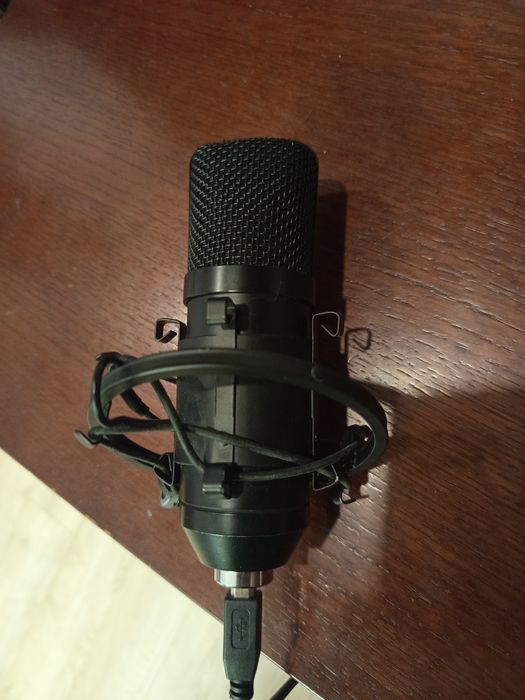 Микрофон дикторский геймерский, с хорошим звуком