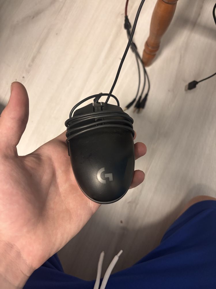 Vand 2 mouseuri de gaming