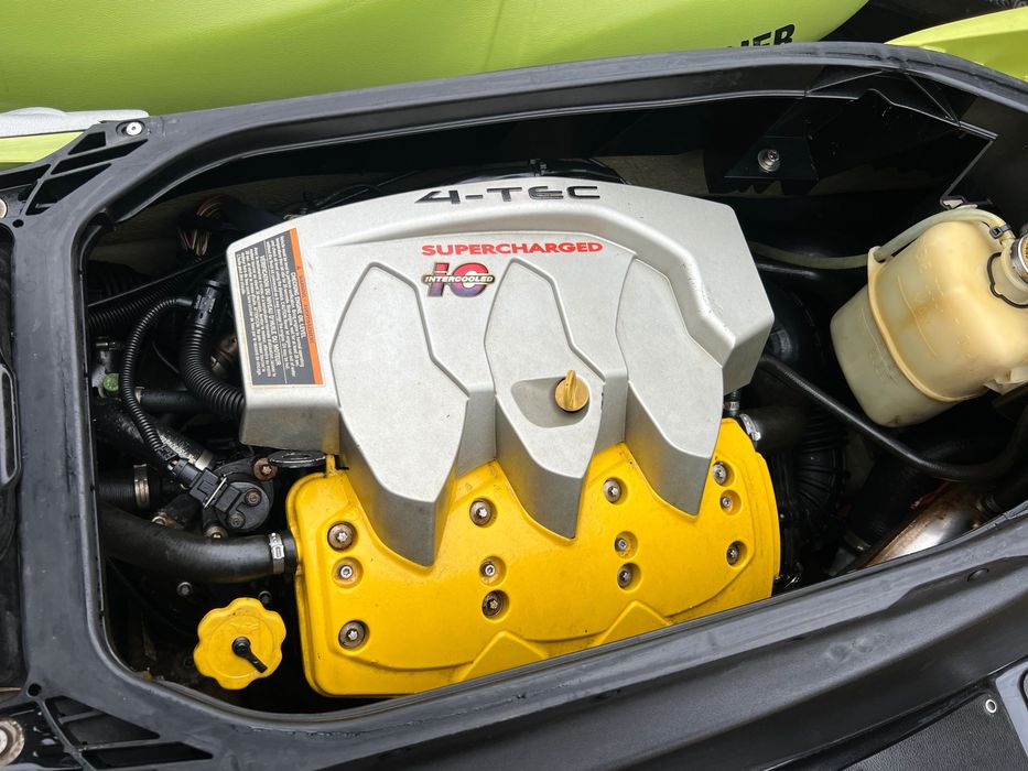 Jet ski seadoo rxp 215