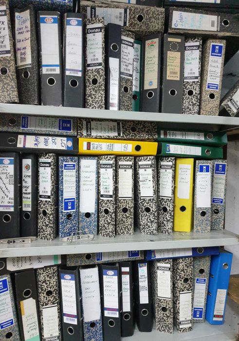 Bibliorafturi folosite in stare foarte buna