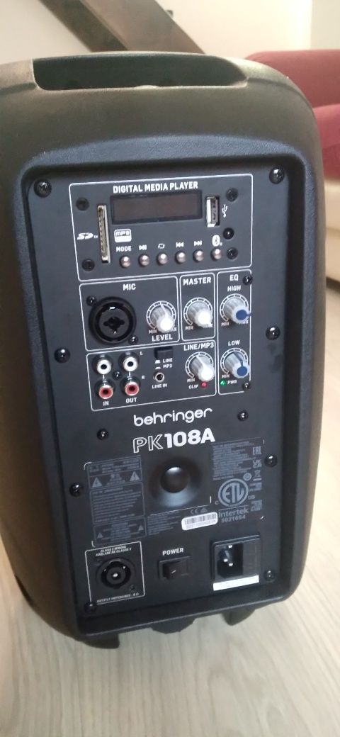 Boxa activa Behringer