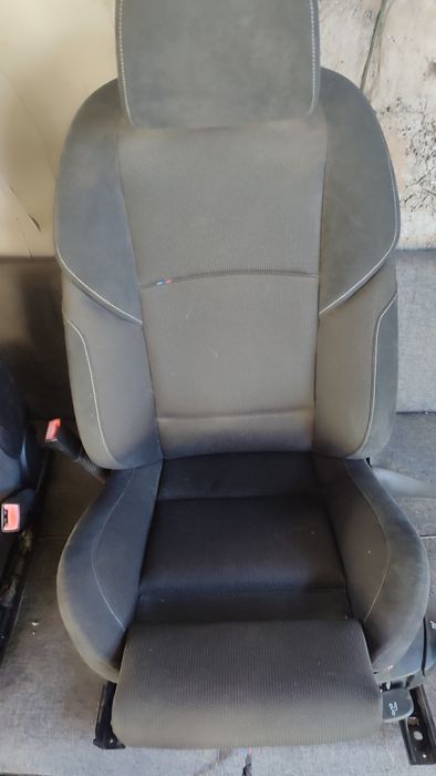 Продам сидения передние.