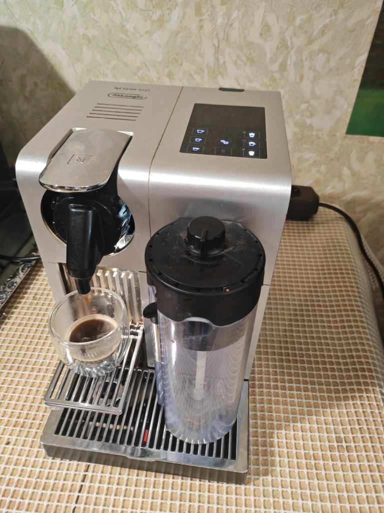 Delonghi EN750 Nespresso Latissima Pro