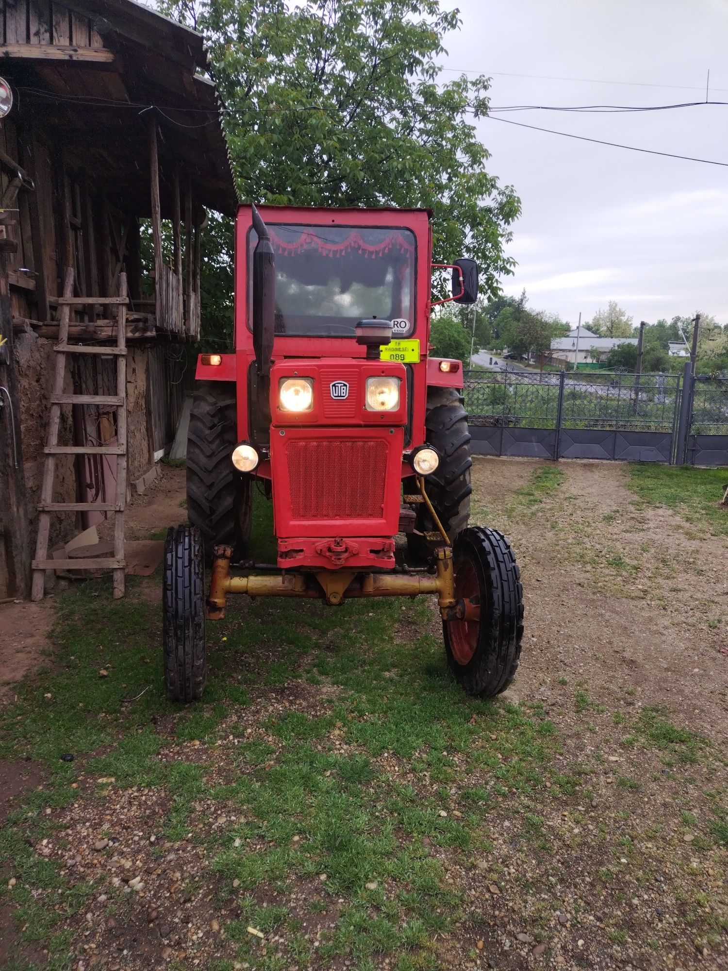 Vând Tractor U650 M