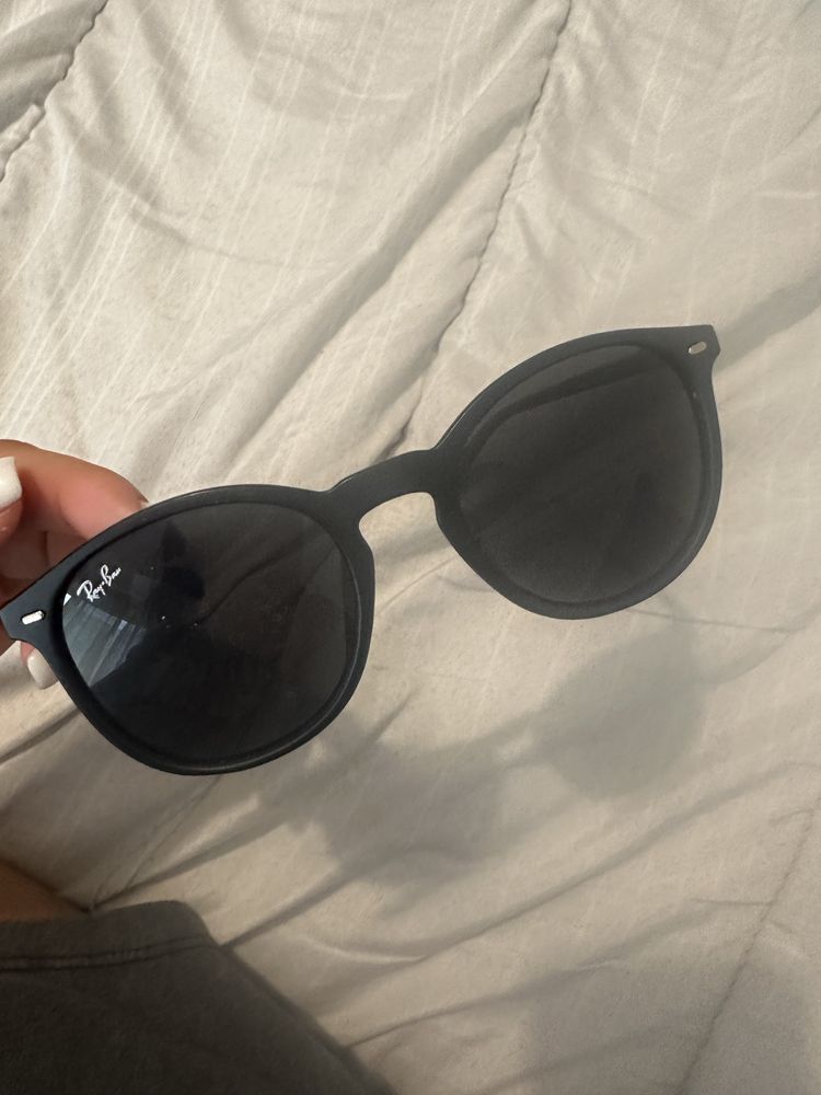 Очила Rayban носени