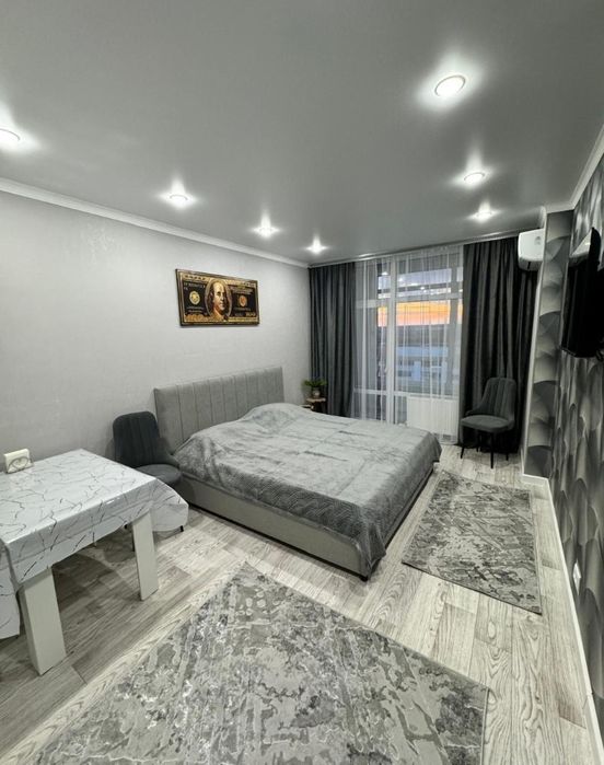 1 уом ВИП в ЖК Панорама парк на 13 этаже,  посуточно