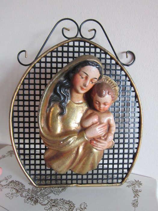 cadou rar Fecioara Maria cu pruncul decoratiune handmade Germania 1980