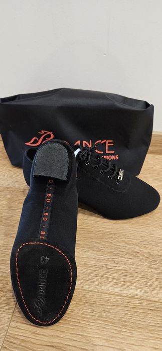 Обувки за латино танци