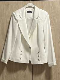 Чисто ново бяло сако