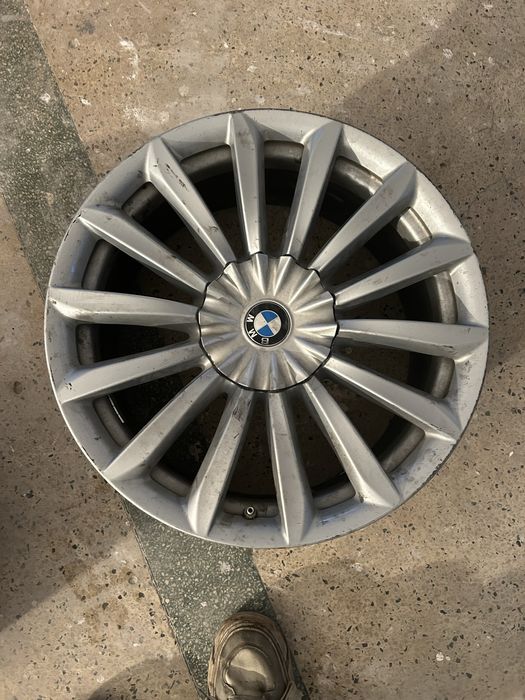 Vând jante BMW r19