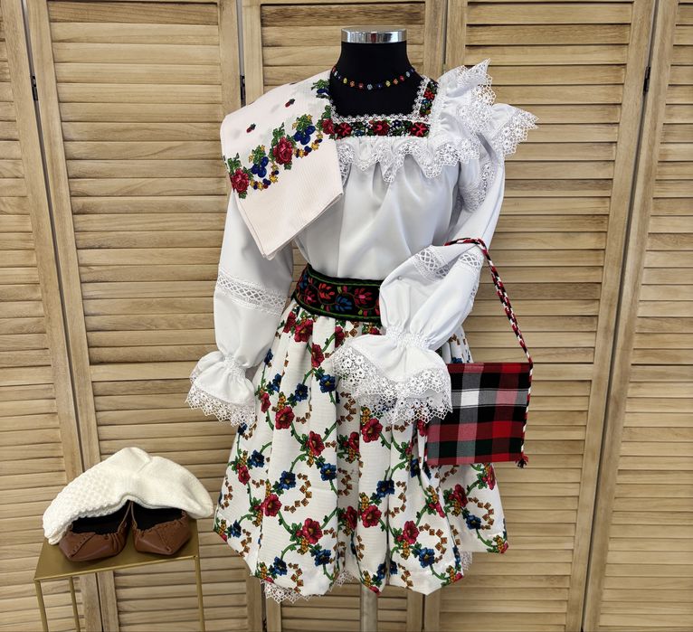 Costum popular din maramures femei