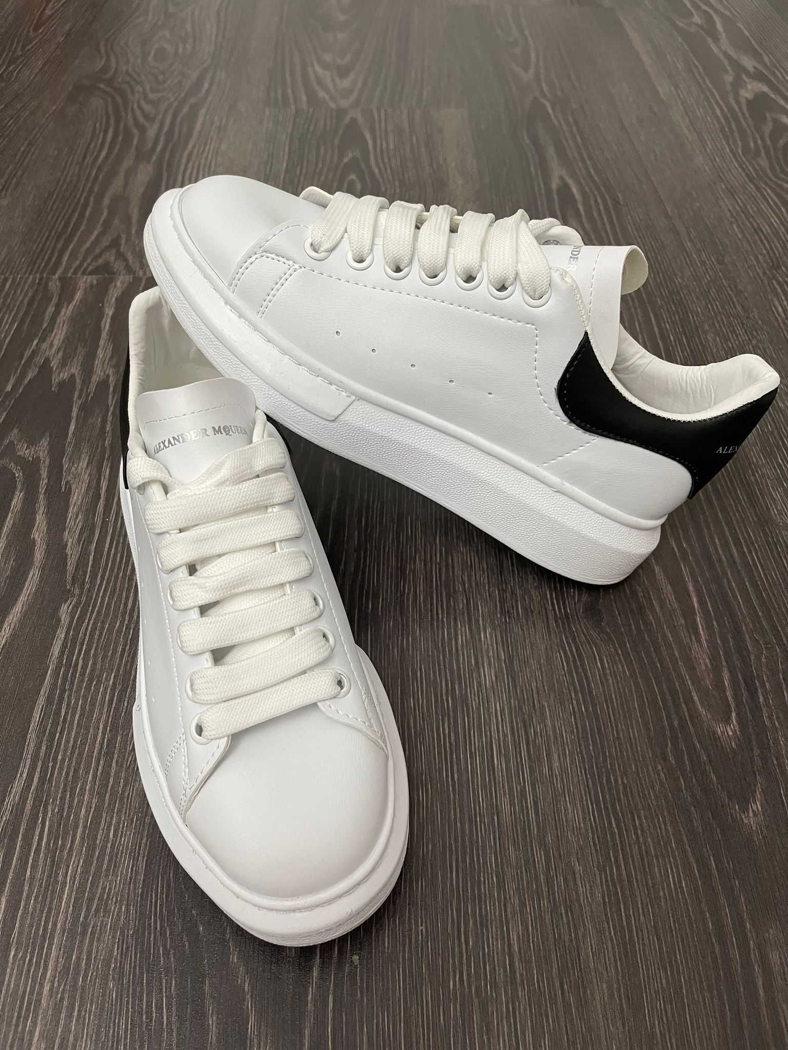 Alexander McQUEEN white