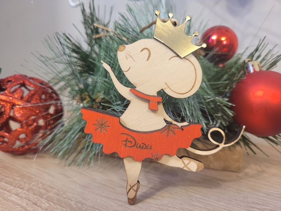 Коледни дървени персонализирани играчки – Идеален подарък и украса!