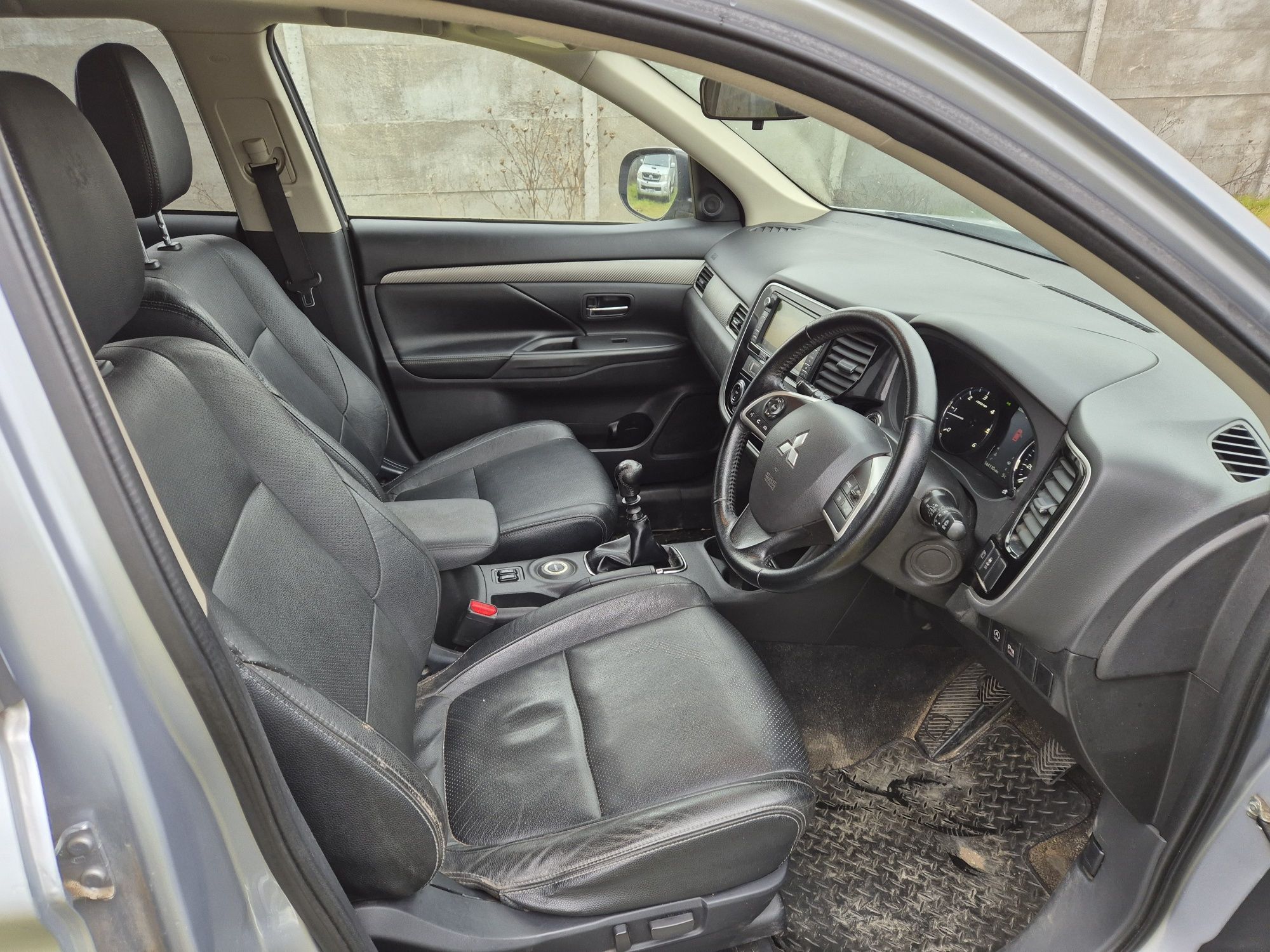 Interior piele Mitsubishi Outlander 2.2 4N14 2012-2015