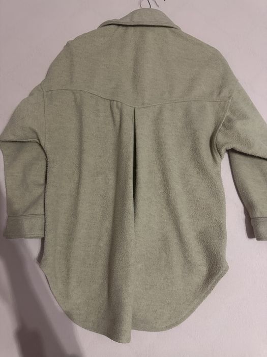 Бежова риза-яке