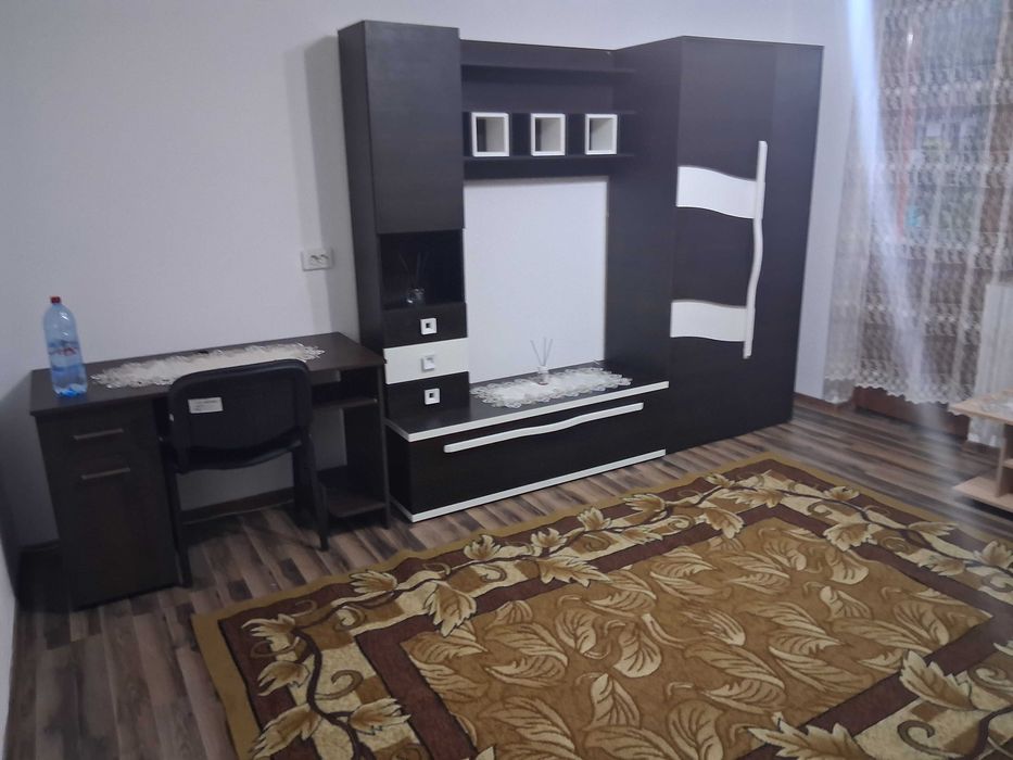 Închiriez apartament