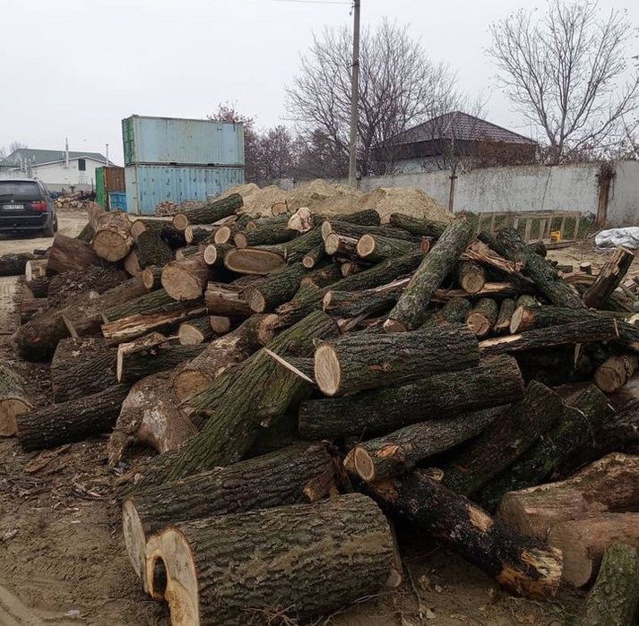 Servicii de taiat lemne boci, crăpat, aranjat