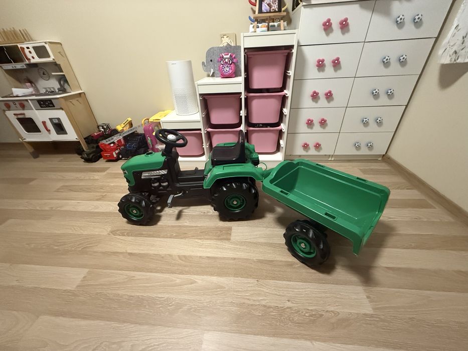 Детски трактор с педали и ремарке