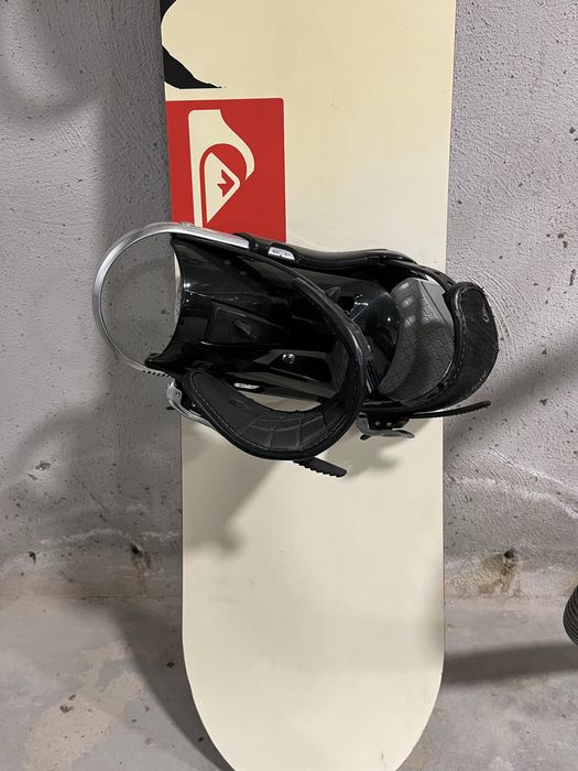 Сноуборд и автомати на Quicksilver 160см
