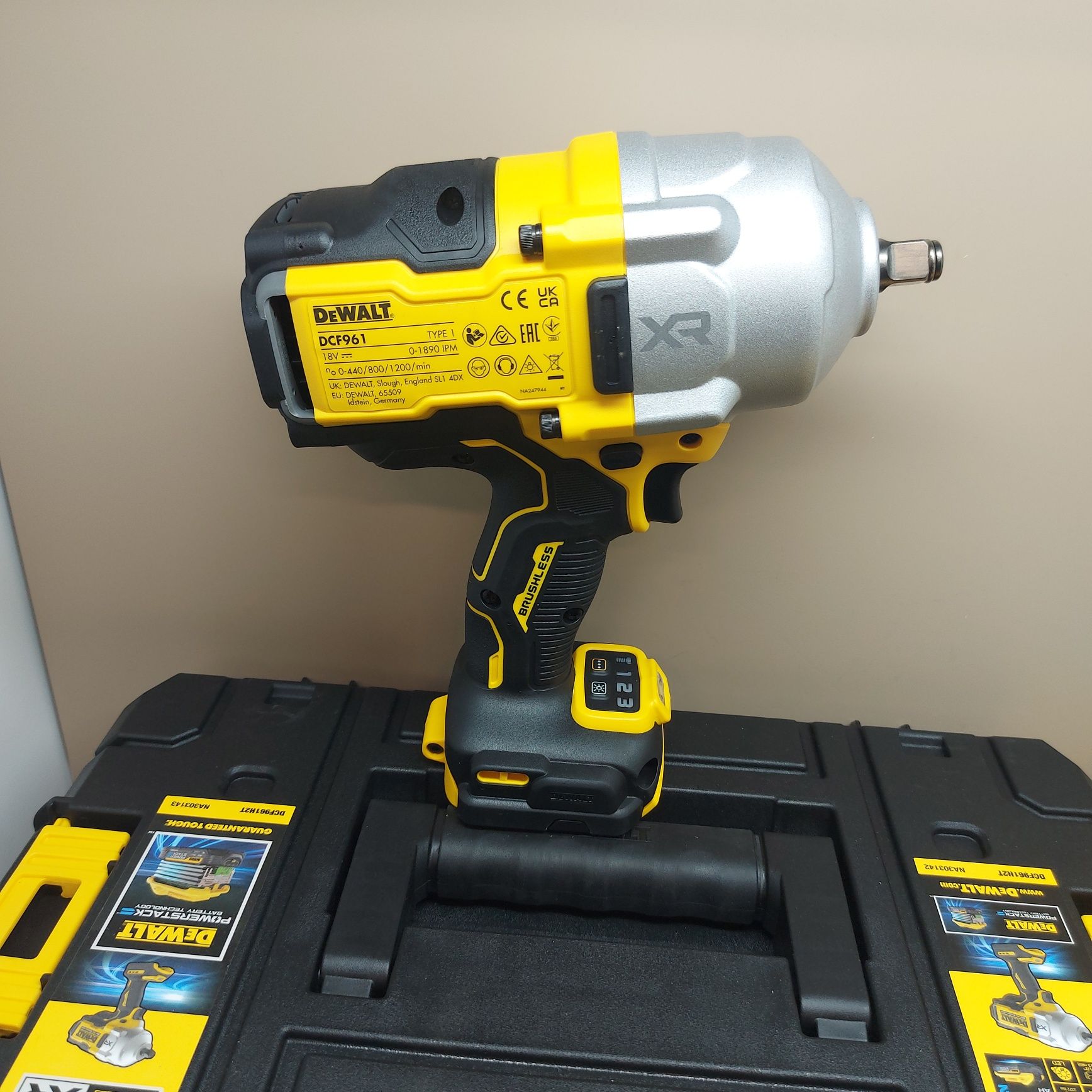 ПРОМОЦИЯ.Акумулаторен гайковерт Dewalt DCF961NT