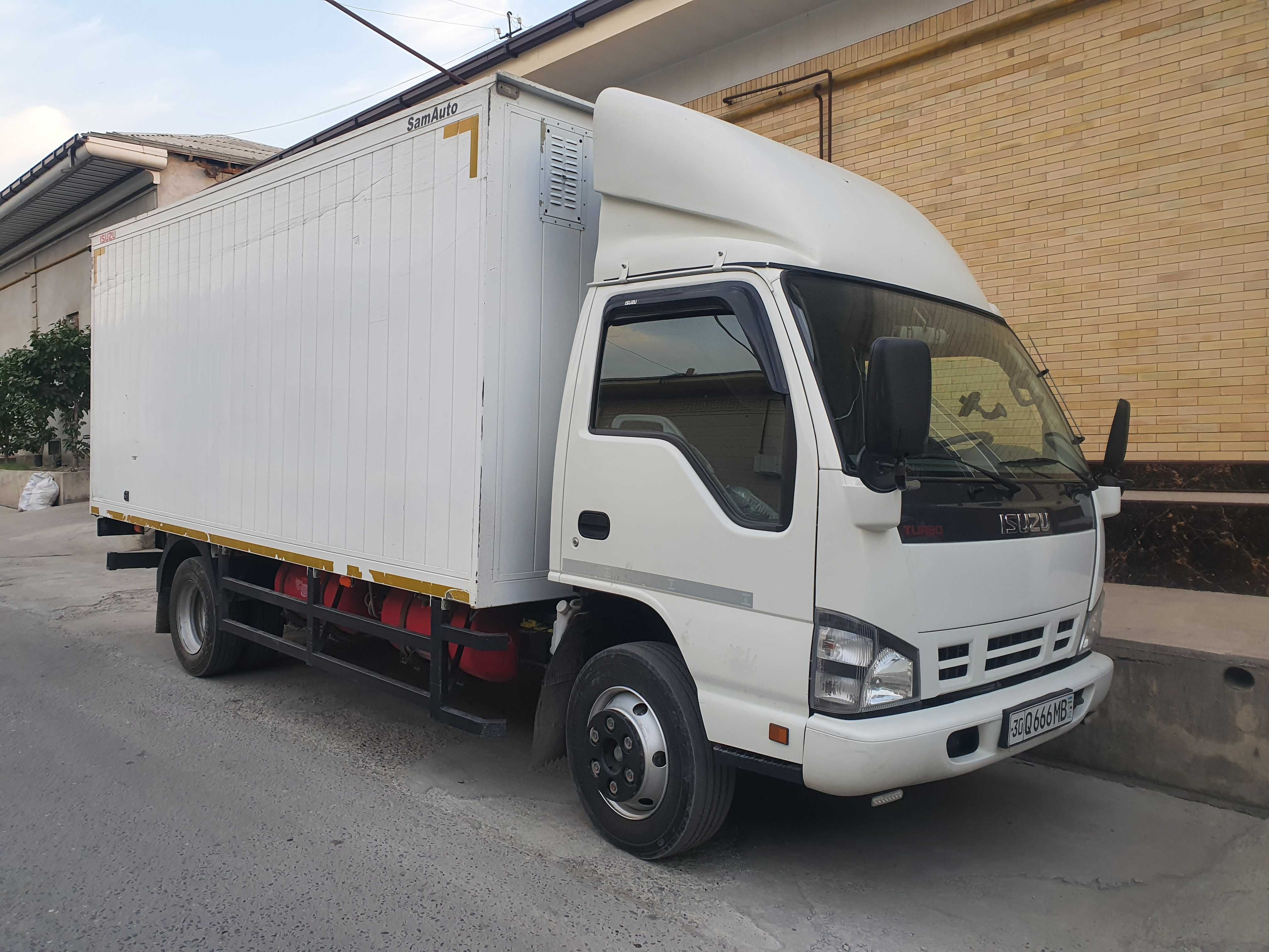 ISUZU NQR79pl zavodskoy