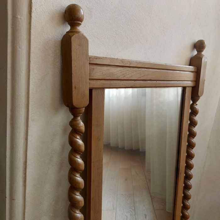 Огледало с дървена рамка (струговано дърво)