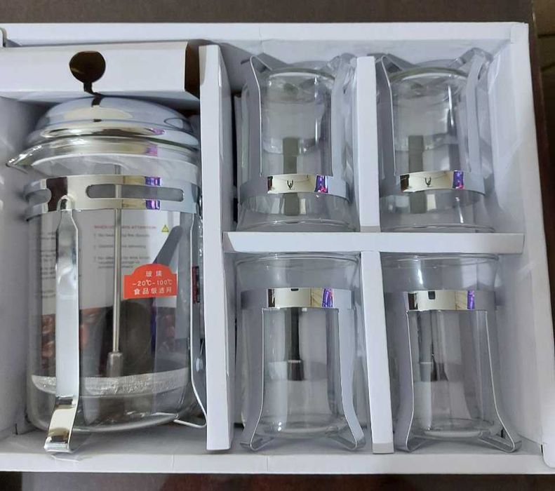 Чайник и 4 стакана комплект ТЕРМОСТОЙКИЕ