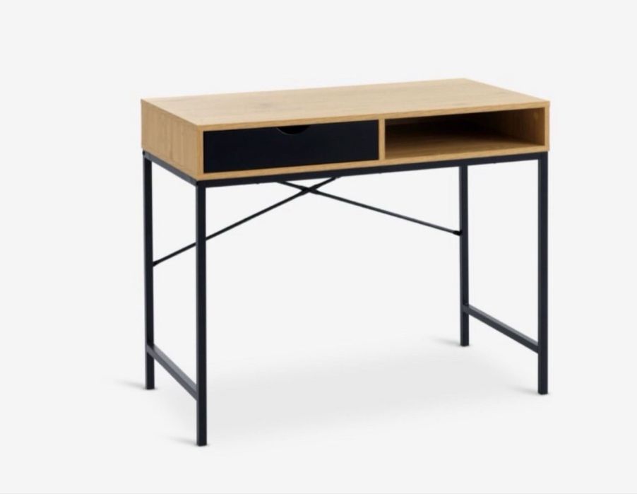 Birou, scaun birou, masuta, dulapuri fara usi, sezlong interior